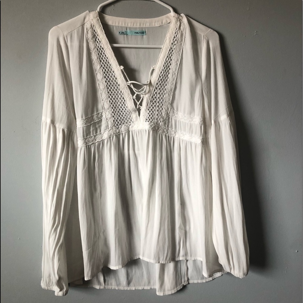🔴Maurice’s white, long sleeve top!🔴 3/$20
